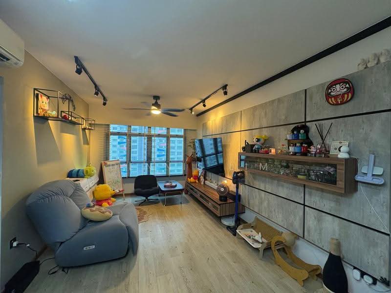 453B Fernvale Road, 453B Fernvale Road, Seletar / Yio Chu Kang, 3 Bedrooms, 990 sqft, HDB Flat For Sale, by Dennis Lim, 500250518 - Living Room - PropertyGuru.com.sg