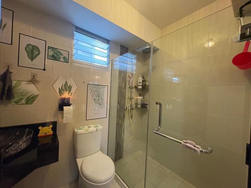 453B Fernvale Road, 453B Fernvale Road, Seletar / Yio Chu Kang, 3 Bedrooms, 990 sqft, HDB Flat For Sale, by Dennis Lim, 500250518 - Bathroom - PropertyGuru.com.sg