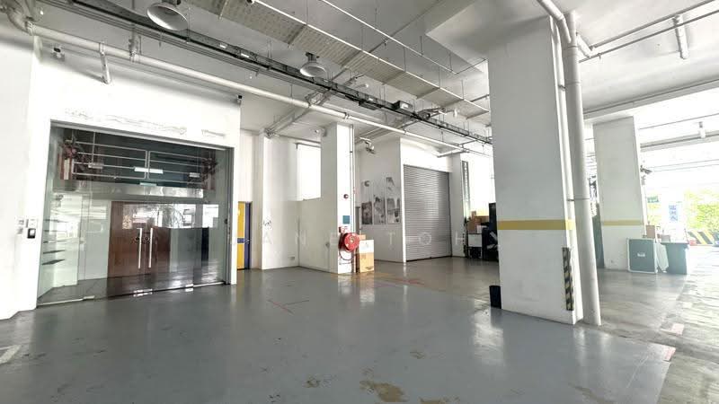 Cheap Ubi B1 Industrial | 20 to 40 footer Direct Access, Ubi Ave, Eunos / Geylang / Paya Lebar, 3,928 sqft, Light Industrial (B1) For Sale, by Jane Toh, 500250521 - Entrance - CommercialGuru.com.sg