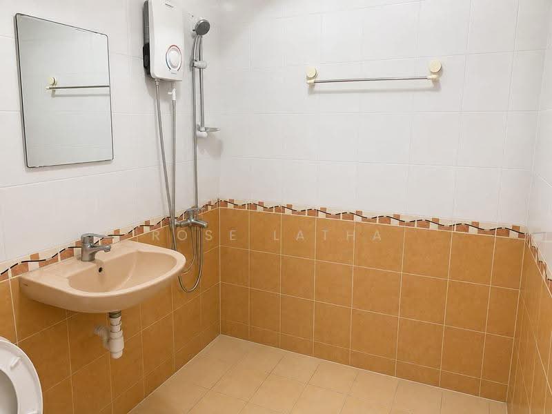 523 Bukit Batok Street 52, 523 Bukit Batok Street 52, Dairy Farm / Bukit Panjang / Choa Chu Kang, 2 Bedrooms, 688 sqft, HDB Flat For Rent, by Rose Latha, 500250526 - Bathroom - PropertyGuru.com.sg