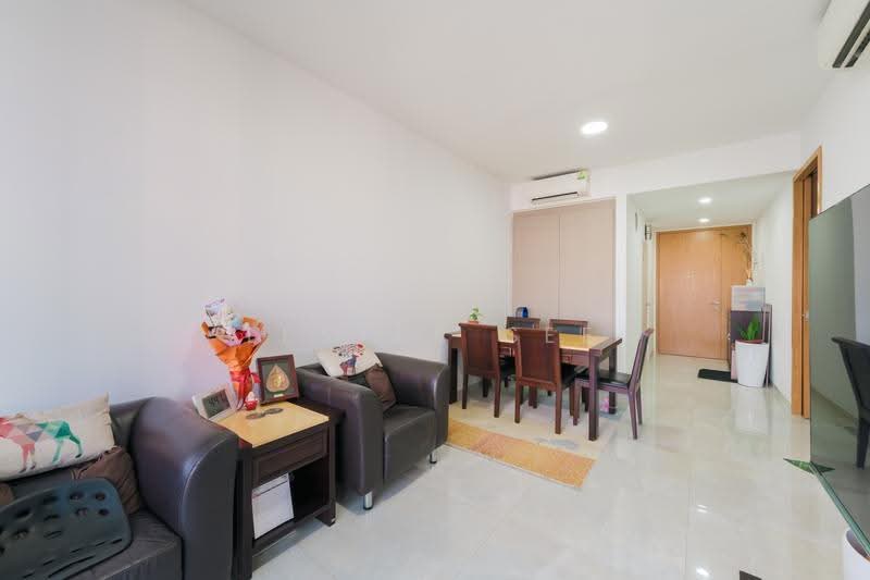 Penrose, 28 Sims Drive, Eunos / Geylang / Paya Lebar, 3 Bedrooms, 1,055 sqft, Condominium For Sale, by Lester See, 500250556 - Living Room - PropertyGuru.com.sg