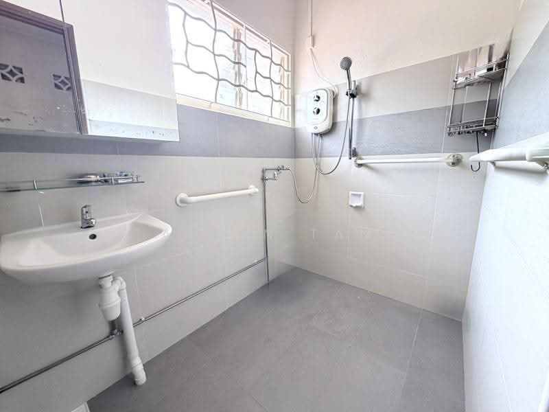Hillview Estate, Jalan Gumilang, Dairy Farm / Bukit Panjang / Choa Chu Kang, 4 Bedrooms, 2,300 sqft, Terraced House For Rent, by Aeron Tan, 500250561 - PropertyGuru.com.sg