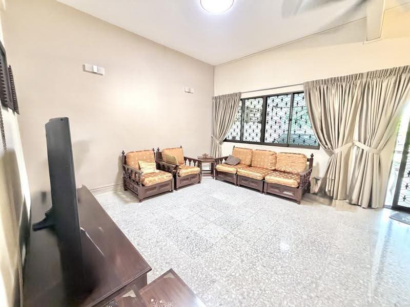 Hillview Estate, Jalan Gumilang, Dairy Farm / Bukit Panjang / Choa Chu Kang, 4 Bedrooms, 2,300 sqft, Terraced House For Rent, by Aeron Tan, 500250561 - PropertyGuru.com.sg