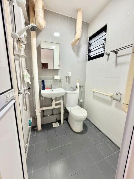 616 Bedok Reservoir Road, 616 Bedok Reservoir Road, Bedok / Upper East Coast, Room Rental, 200 sqft, HDB Flat For Rent, by Ashley Thio, 500250568 - Bathroom - PropertyGuru.com.sg