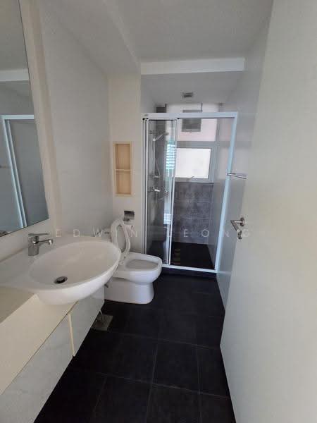The Esparis, 7 Pasir Ris Drive 4, Pasir Ris / Tampines, Room Rental, 123 sqft, Condominium For Rent, by Edwin Leong, 500250577 - Bathroom - PropertyGuru.com.sg