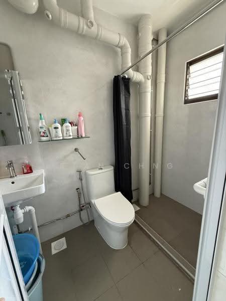 257 Serangoon Central Drive, 257 Serangoon Central Drive, Hougang / Punggol / Sengkang, 3 Bedrooms, 1,230 sqft, HDB Flat For Rent, by Brian Chng, 500250594 - Bathroom - PropertyGuru.com.sg