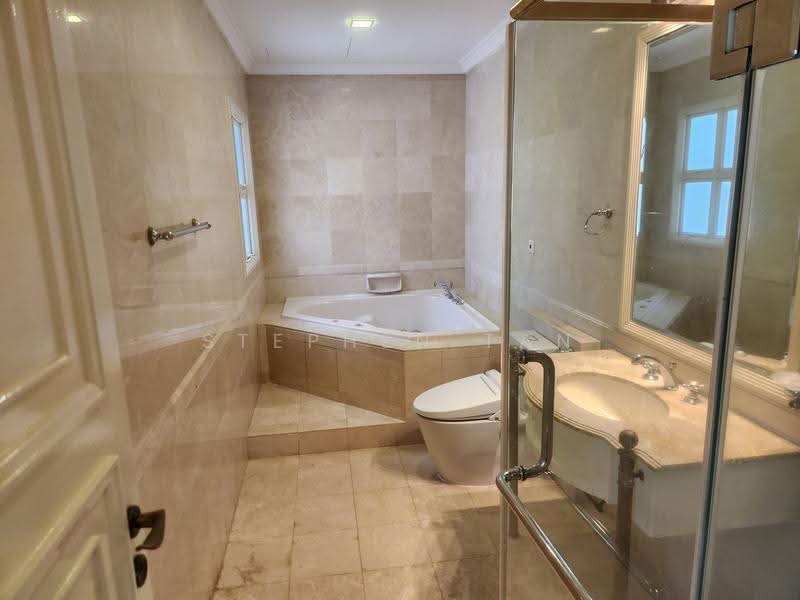 Holland Grove, Holland Grove View, Tanglin / Holland / Bukit Timah, 4 Bedrooms, 3,500 sqft, Semi-Detached House For Rent, by Stephen Tan, 500250606 - Bathroom - PropertyGuru.com.sg