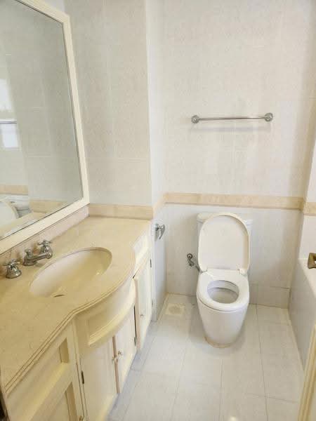 Holland Grove, Holland Grove View, Tanglin / Holland / Bukit Timah, 4 Bedrooms, 3,500 sqft, Semi-Detached House For Rent, by Stephen Tan, 500250606 - Bathroom - PropertyGuru.com.sg