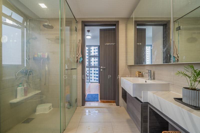 RiverTrees Residences, 27 Fernvale Close, Seletar / Yio Chu Kang, 2 Bedrooms, 581 sqft, Condominium For Sale, by Greg Pan, 500250621 - Bathroom - PropertyGuru.com.sg