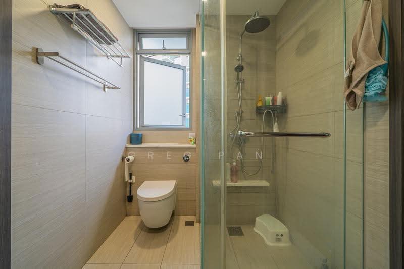 RiverTrees Residences, 27 Fernvale Close, Seletar / Yio Chu Kang, 2 Bedrooms, 581 sqft, Condominium For Sale, by Greg Pan, 500250621 - Bathroom - PropertyGuru.com.sg