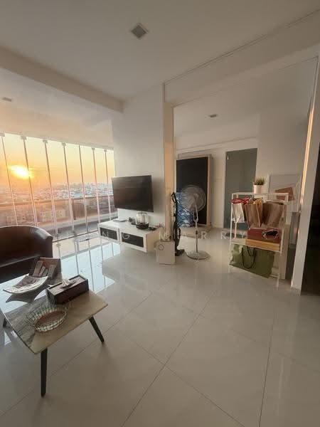 Eastern Lagoon II, 200 Upper East Coast Road, East Coast / Marine Parade, 1 Bedroom, 753 sqft, Condominium For Rent, by Teng Marry, 500250632 - Living Room - PropertyGuru.com.sg