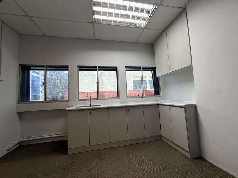Crystal Time Building, 16 Tannery Lane, Macpherson / Potong Pasir, 2,925 sqft, Light Industrial (B1) For Rent, by Eric Gan, 500250637 - Pantry - CommercialGuru.com.sg