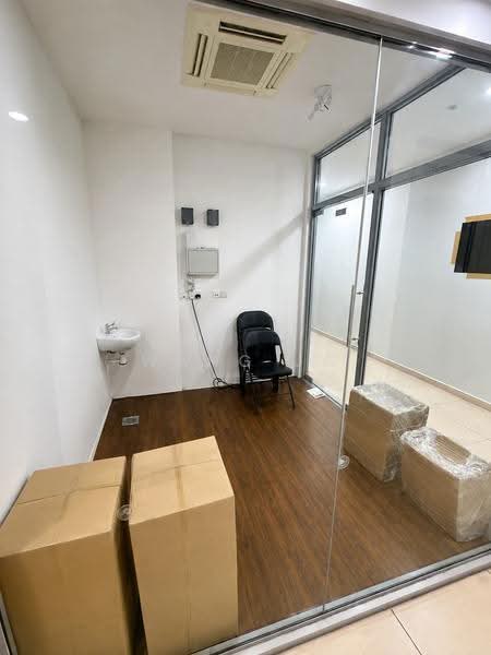 Suites at Bukit Timah, 68 Jalan Jurong Kechil, Clementi Park / Upper Bukit Timah, 64 sqft, Shop / Shophouse For Rent, by Wang JC, 500250660 - Interior - CommercialGuru.com.sg