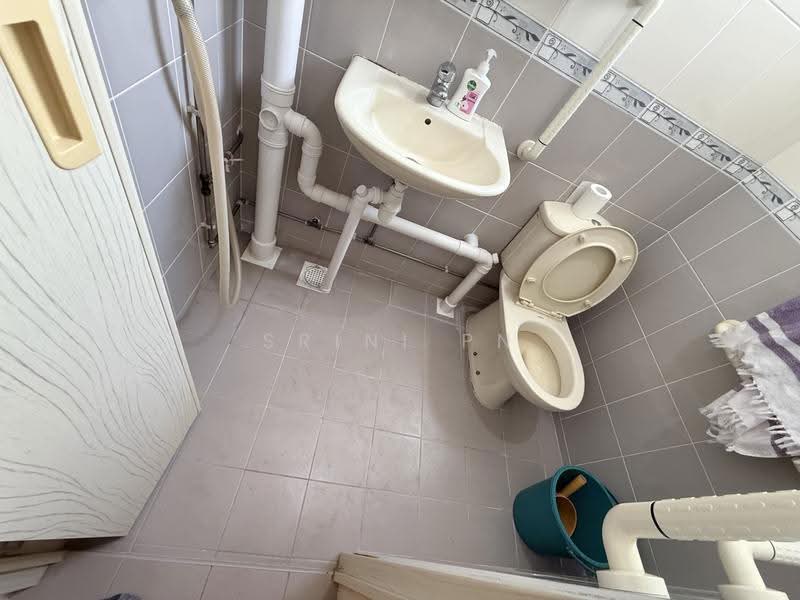 605 Ang Mo Kio Avenue 5, 605 Ang Mo Kio Avenue 5, Ang Mo Kio / Bishan / Thomson, 3 Bedrooms, 979 sqft, HDB Flat For Sale, by Srini PN, 500250680 - Bathroom - PropertyGuru.com.sg