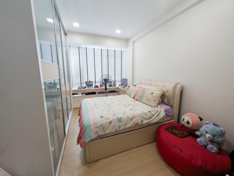 Rosewood Suites, 63 Rosewood Drive, Admiralty / Woodlands, 4 Bedrooms, 1,518 sqft, Condominium For Sale, by Adrian Chua, 500250683 - Master bedroom - PropertyGuru.com.sg