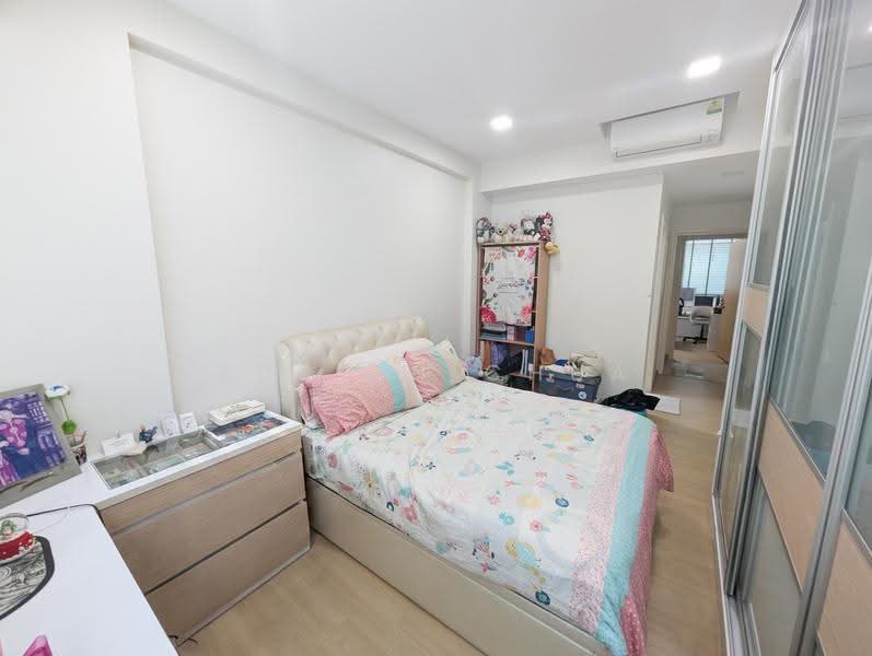 Rosewood Suites, 63 Rosewood Drive, Admiralty / Woodlands, 4 Bedrooms, 1,518 sqft, Condominium For Sale, by Adrian Chua, 500250683 - Master bedroom - PropertyGuru.com.sg