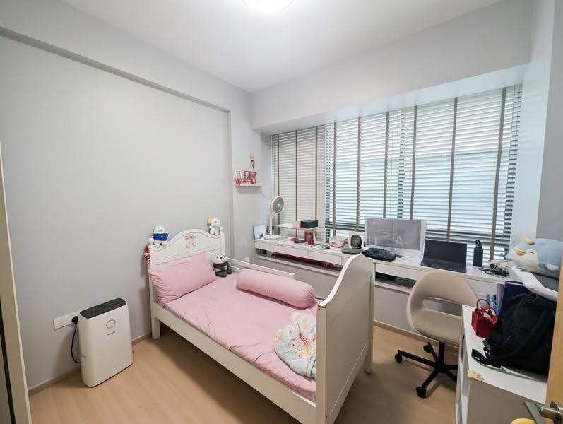 Rosewood Suites, 63 Rosewood Drive, Admiralty / Woodlands, 4 Bedrooms, 1,518 sqft, Condominium For Sale, by Adrian Chua, 500250683 - Junior master bedroom - PropertyGuru.com.sg