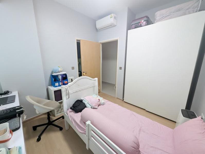 Rosewood Suites, 63 Rosewood Drive, Admiralty / Woodlands, 4 Bedrooms, 1,518 sqft, Condominium For Sale, by Adrian Chua, 500250683 - Junior master bedroom - PropertyGuru.com.sg