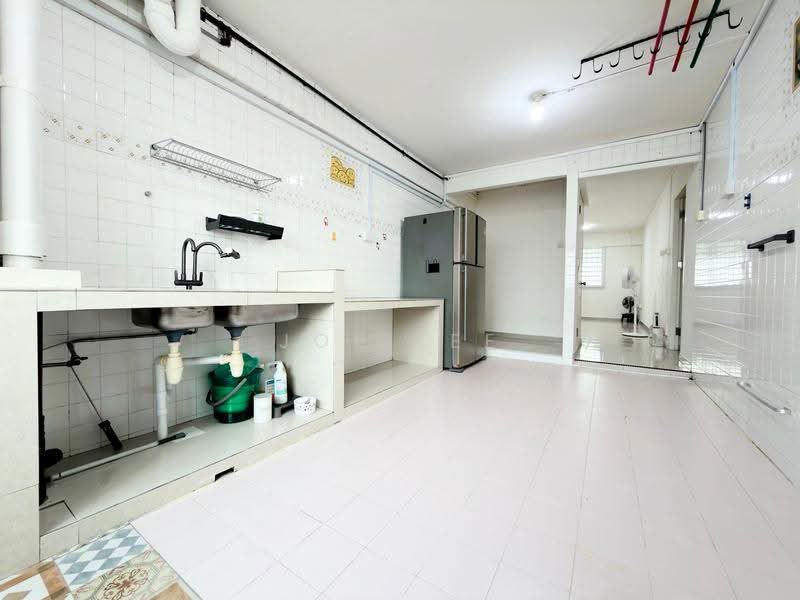 207 Jurong East Street 21, 207 Jurong East Street 21, Boon Lay / Jurong / Tuas, 2 Bedrooms, 721 sqft, HDB Flat For Sale, by Joe Lee, 500250686 - Kitchen - PropertyGuru.com.sg