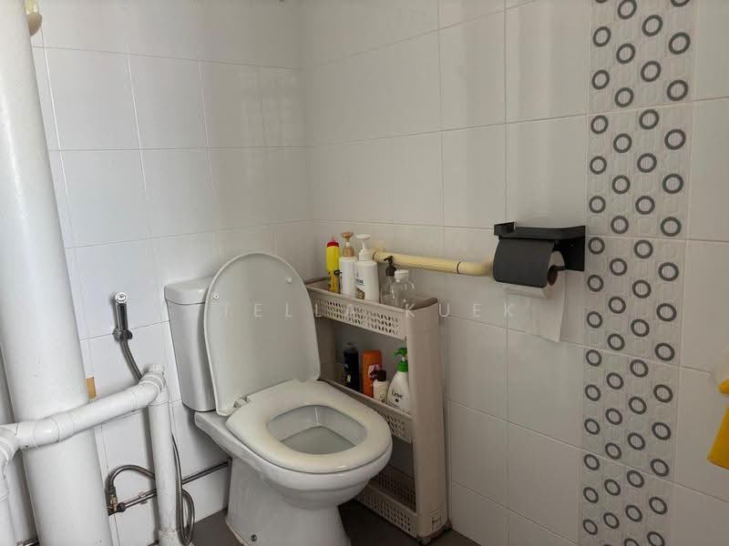 105 Towner Road, 105 Towner Road, Balestier / Toa Payoh, Room Rental, 120 sqft, HDB Flat For Rent, by Stella Kuek, 500250690 - Bathroom - PropertyGuru.com.sg
