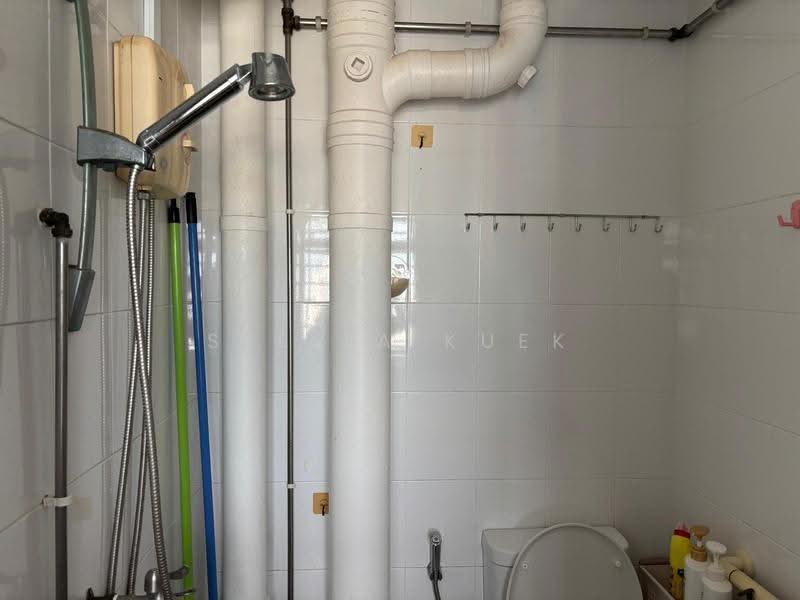 105 Towner Road, 105 Towner Road, Balestier / Toa Payoh, Room Rental, 120 sqft, HDB Flat For Rent, by Stella Kuek, 500250690 - Bathroom - PropertyGuru.com.sg