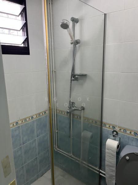 75A Redhill Road, 75A Redhill Road, Alexandra / Commonwealth, 3 Bedrooms, 1,076 sqft, HDB Flat For Rent, by Ng Kok Leong, 500250697 - Bathroom - PropertyGuru.com.sg
