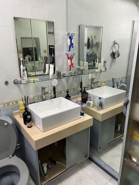 75A Redhill Road, 75A Redhill Road, Alexandra / Commonwealth, 3 Bedrooms, 1,076 sqft, HDB Flat For Rent, by Ng Kok Leong, 500250697 - Bathroom - PropertyGuru.com.sg