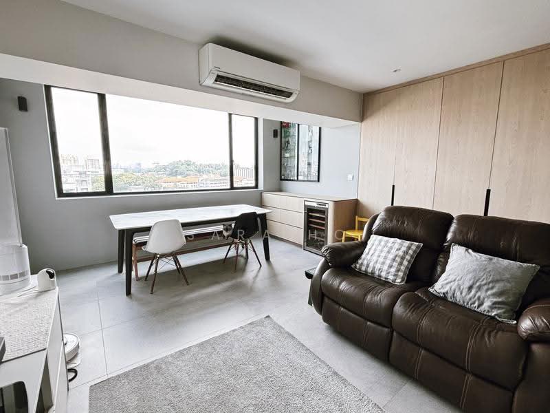 301 Shunfu Road, 301 Shunfu Road, Ang Mo Kio / Bishan / Thomson, 3 Bedrooms, 1,593 sqft, HDB Flat For Sale, by Sara Ho, 500250720 - Living Room - PropertyGuru.com.sg