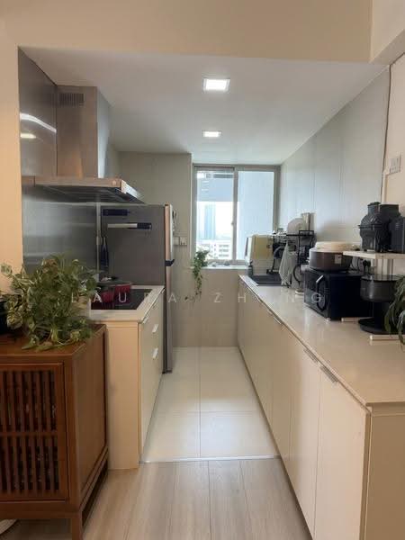 The Metropolitan Condominium, 6 Alexandra View, Alexandra / Commonwealth, 2 Bedrooms, 840 sqft, Condominium For Rent, by Laura Zheng, 500250737 - Kitchen - PropertyGuru.com.sg