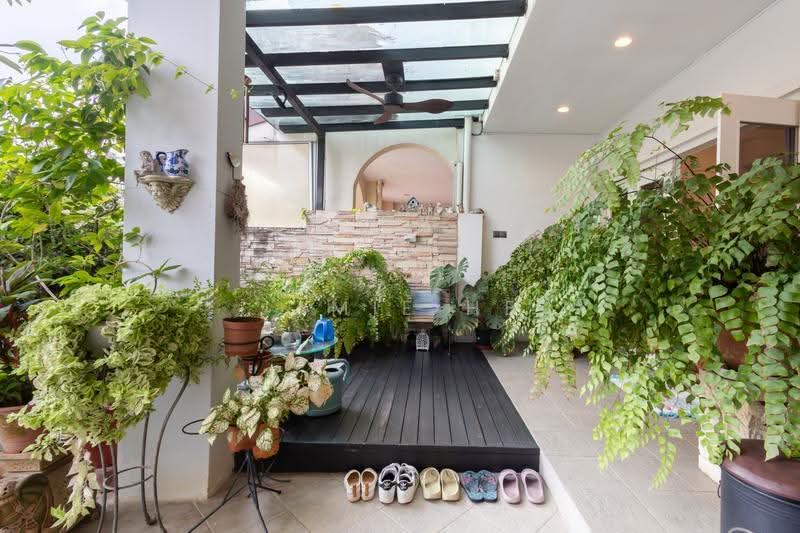 Rare Move-In Ready Terrace in Pemimpin. 1KM to Catholic High!, Ang Mo Kio / Bishan / Thomson, 4 Bedrooms, 2,500 sqft, Terraced House For Sale, by Jamie He, 500250739 - Exterior - PropertyGuru.com.sg