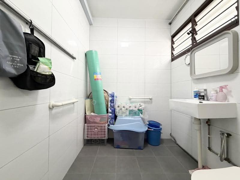 294 Choa Chu Kang Avenue 2, 294 Choa Chu Kang Avenue 2, Dairy Farm / Bukit Panjang / Choa Chu Kang, 3 Bedrooms, 1,108 sqft, HDB Flat For Sale, by Toby Aw, 500250743 - Bathroom - PropertyGuru.com.sg