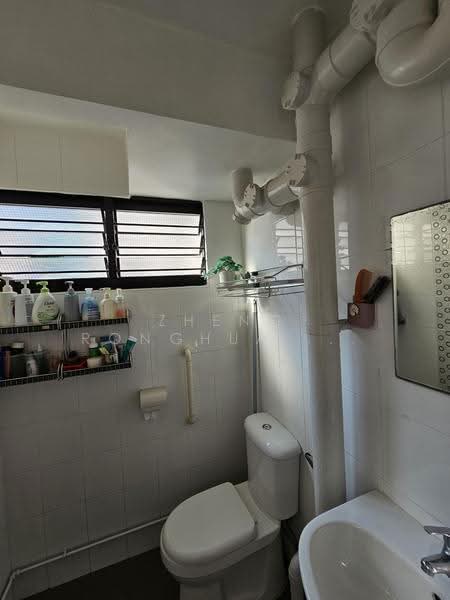 352 Clementi Avenue 2, 352 Clementi Avenue 2, Buona Vista / West Coast / Clementi New Town, Room Rental, 120 sqft, HDB Flat For Rent, by Zheng Ronghua 郑荣华, 500250750 - Bathroom - PropertyGuru.com.sg