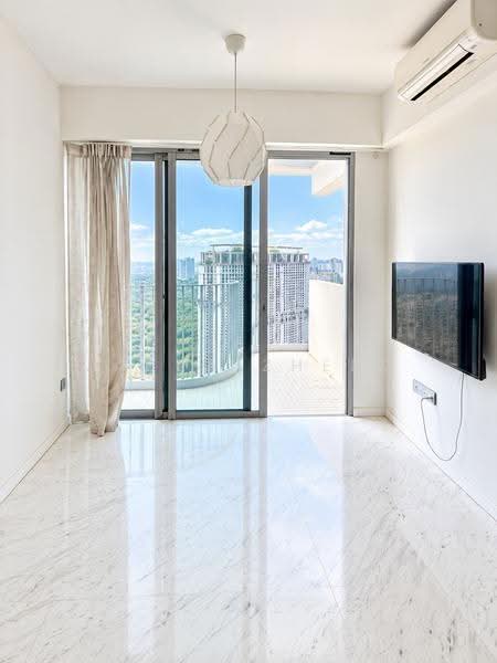 Queens Peak, 1 Dundee Road, Alexandra / Commonwealth, 3 Bedrooms, 850 sqft, Condominium For Rent, by Laura Zheng, 500250753 - Living Room - PropertyGuru.com.sg
