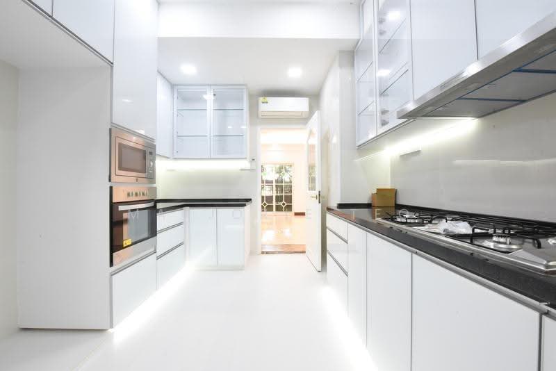 D11' Gentle Villas 2-storey Detached House 5-bedrooms with Pool, Newton / Novena, 5 Bedrooms, 7,382 sqft, Detached House For Rent, by Marjorie Teo, 500250784 - Kitchen - PropertyGuru.com.sg