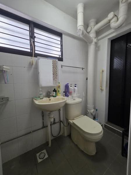315 Woodlands Street 31, 315 Woodlands Street 31, Admiralty / Woodlands, 3 Bedrooms, 925 sqft, HDB Flat For Sale, by Hasnul Bashri, 500250808 - Bathroom - PropertyGuru.com.sg