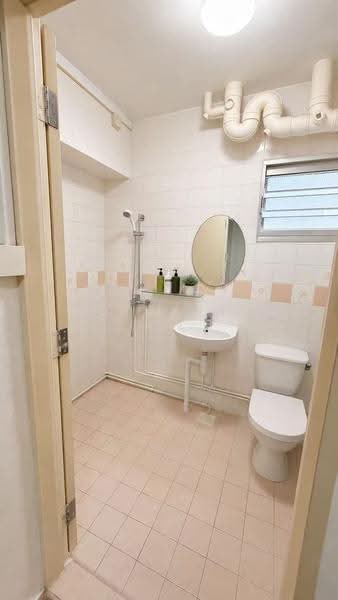 657 Jalan Tenaga, 657 Jalan Tenaga, Eunos / Geylang / Paya Lebar, 3 Bedrooms, 1,141 sqft, HDB Flat For Sale, by Berlyn Aw, 500250818 - Bathroom - PropertyGuru.com.sg