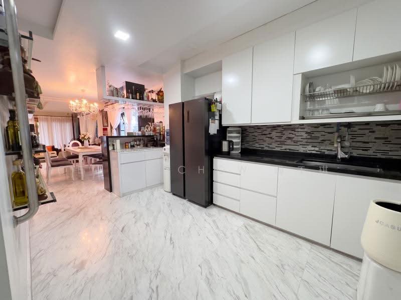 Sembawang Place, Sembawang / Yishun, 5 Bedrooms, 4,000 sqft, Semi-Detached House For Sale, by Celine Chow 周于琪, 500250825 - Kitchen - PropertyGuru.com.sg