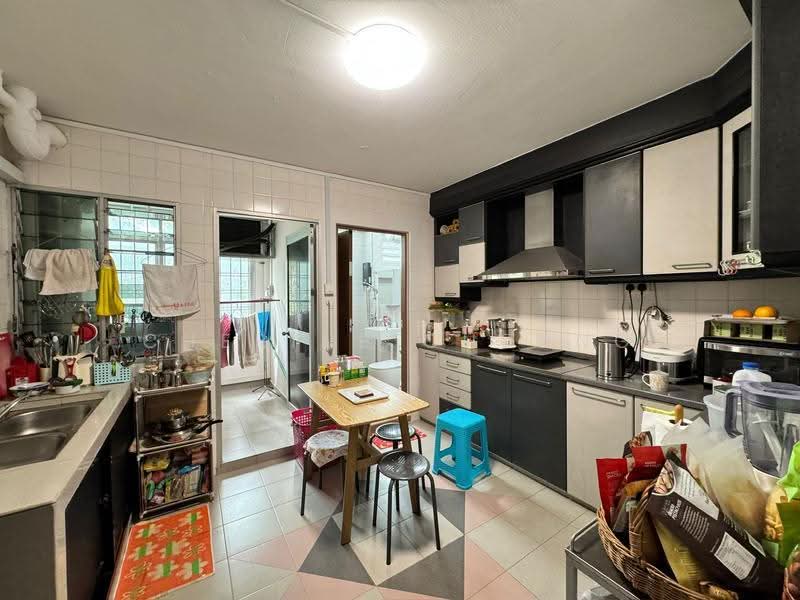 Spacious Exec Apt Near Jurong Lake Gardens, Yung Ping Road, 4 Bedrooms, 1,593 sqft, HDB Flat For Sale, by Cherine Cheong, 500250841 - Kitchen - PropertyGuru.com.sg