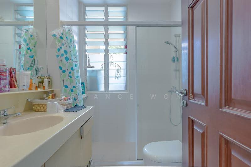 Cavendish Park, 16 Pine Grove, Clementi Park / Upper Bukit Timah, 2 Bedrooms, 926 sqft, Condominium For Sale, by Terrance Wong, 500250844 - Bathroom - PropertyGuru.com.sg
