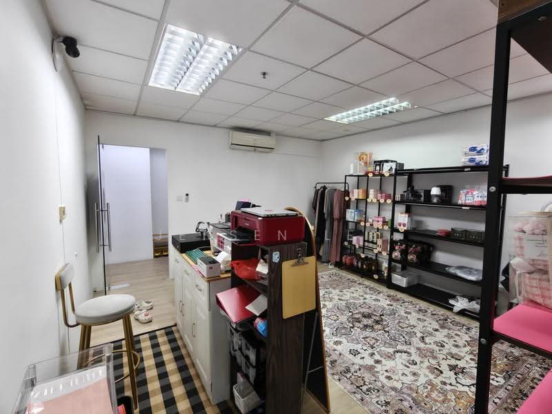 Tradehub 21, 18 Boon Lay Way, Boon Lay / Jurong / Tuas, 291 sqft, Light Industrial (B1) For Rent, by Jensen Lee, 500250849 - Interior - CommercialGuru.com.sg