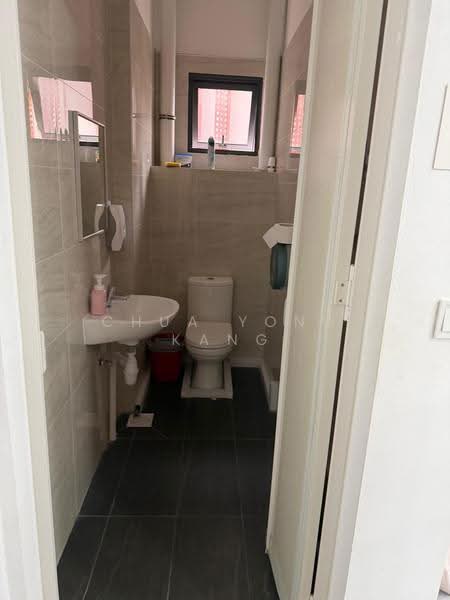 Space 21, 51 Lorong 21 Geylang, Eunos / Geylang / Paya Lebar, 2,443 sqft, Light Industrial (B1) For Rent, by Chua Yong Kang, 500250864 - Bathroom - CommercialGuru.com.sg