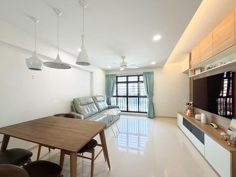 79E Toa Payoh Central, 79E Toa Payoh Central, Balestier / Toa Payoh, 3 Bedrooms, 979 sqft, HDB Flat For Sale, by Lin Jing Sophia, 500250879 - Living Room - PropertyGuru.com.sg