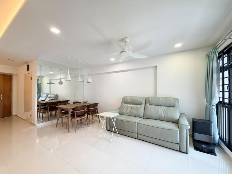 79E Toa Payoh Central, 79E Toa Payoh Central, Balestier / Toa Payoh, 3 Bedrooms, 979 sqft, HDB Flat For Sale, by Lin Jing Sophia, 500250879 - Living Room - PropertyGuru.com.sg