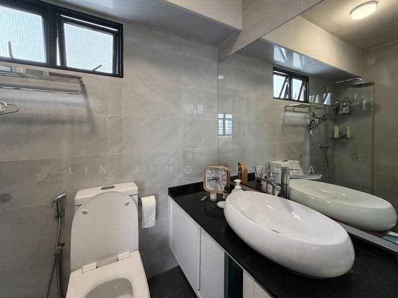 79E Toa Payoh Central, 79E Toa Payoh Central, Balestier / Toa Payoh, 3 Bedrooms, 979 sqft, HDB Flat For Sale, by Lin Jing Sophia, 500250879 - Bathroom - PropertyGuru.com.sg