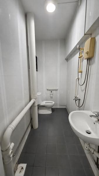 107 Yishun Ring Road, 107 Yishun Ring Road, Sembawang / Yishun, 3 Bedrooms, 1,011 sqft, HDB Flat For Sale, by Clement Boey, 500250891 - Bathroom - PropertyGuru.com.sg