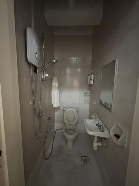 Kentish Lodge, 3 Oxford Road, Farrer Park / Serangoon Rd, Room Rental, 100 sqft, Apartment For Rent, by Kelvin Tan, 500250911 - Bathroom - PropertyGuru.com.sg