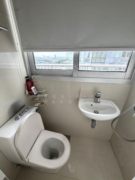 Reflections at Keppel Bay, 25 Keppel Bay View, Harbourfront / Telok Blangah, 3 Bedrooms, 1,798 sqft, Condominium For Rent, by Jennifer Makmur, 500250921 - Helper’s toilet - PropertyGuru.com.sg