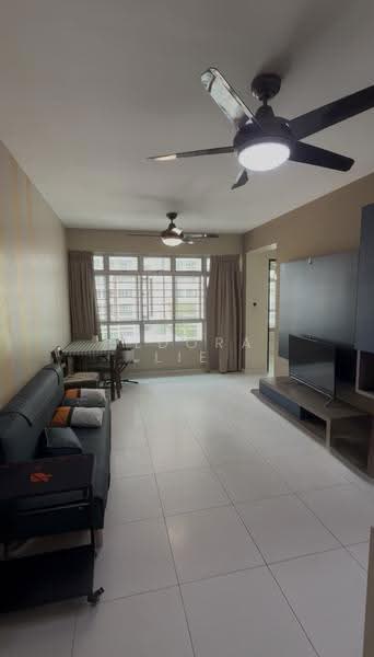 26 Ghim Moh Link, 26 Ghim Moh Link, Tanglin / Holland / Bukit Timah, 2 Bedrooms, 721 sqft, HDB Flat For Sale, by Eldora Lie, 500250922 - Living Room - PropertyGuru.com.sg