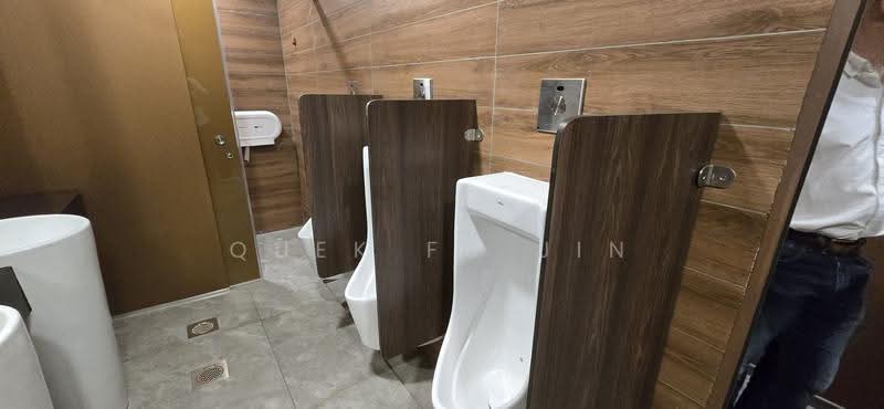 Lhk3 Building, 8 New Industrial Road, Hougang / Punggol / Sengkang, 4,068 sqft, Light Industrial (B1) For Sale, by Quek Fu Jin, 500250956 - Bathroom - CommercialGuru.com.sg