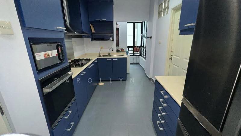 Shan Gate Apartments, 2 Shan Road, Balestier / Toa Payoh, 3 Bedrooms, 1,215 sqft, Apartment For Sale, by Carollyn Ong, 500250974 - Kitchen (vacant) - PropertyGuru.com.sg